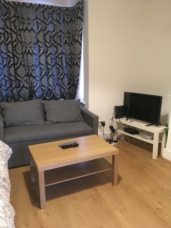 North London Studio Apartment Exteriör bild